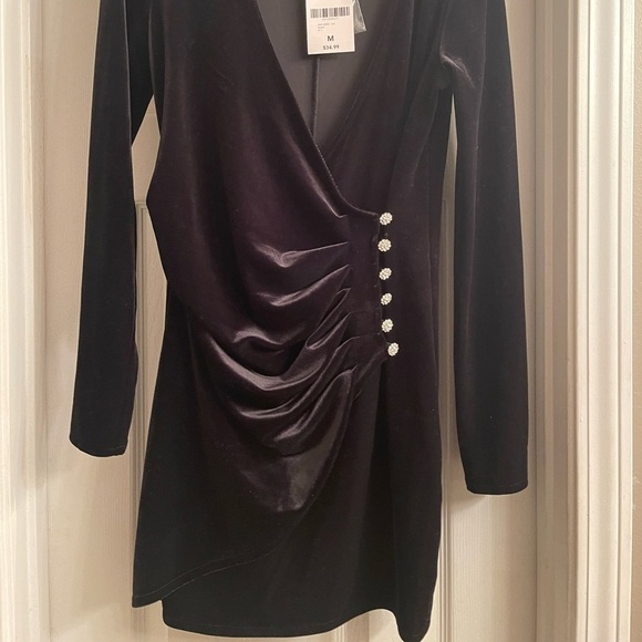 Forever 21 Dresses & Skirts - New with tag forever 21 medium velvet dress.